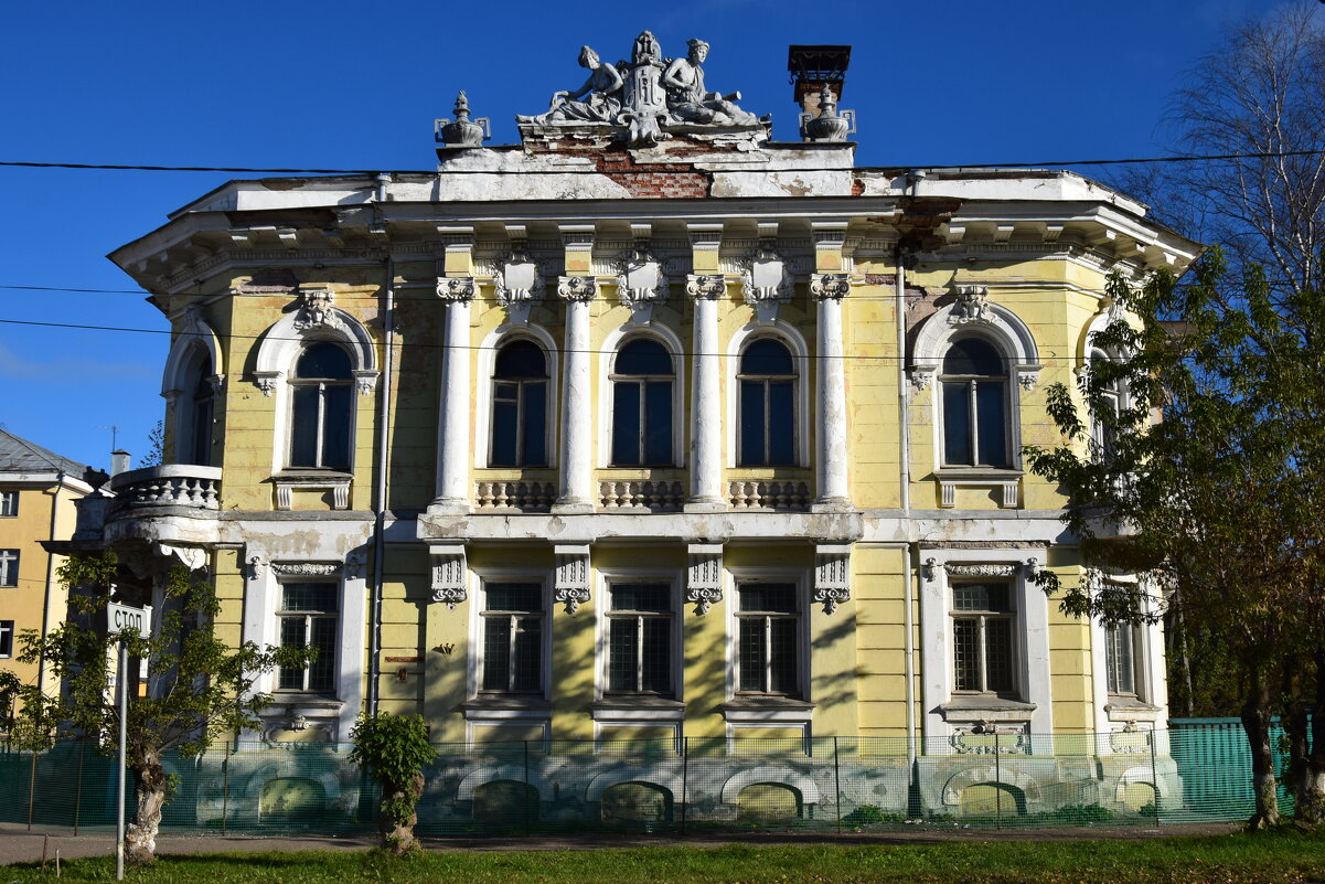 Тверская область, Бежецк.Главный дом городской усадьбы братьев Неворотиных.  :: Galina Leskova – Социальная сеть ФотоКто