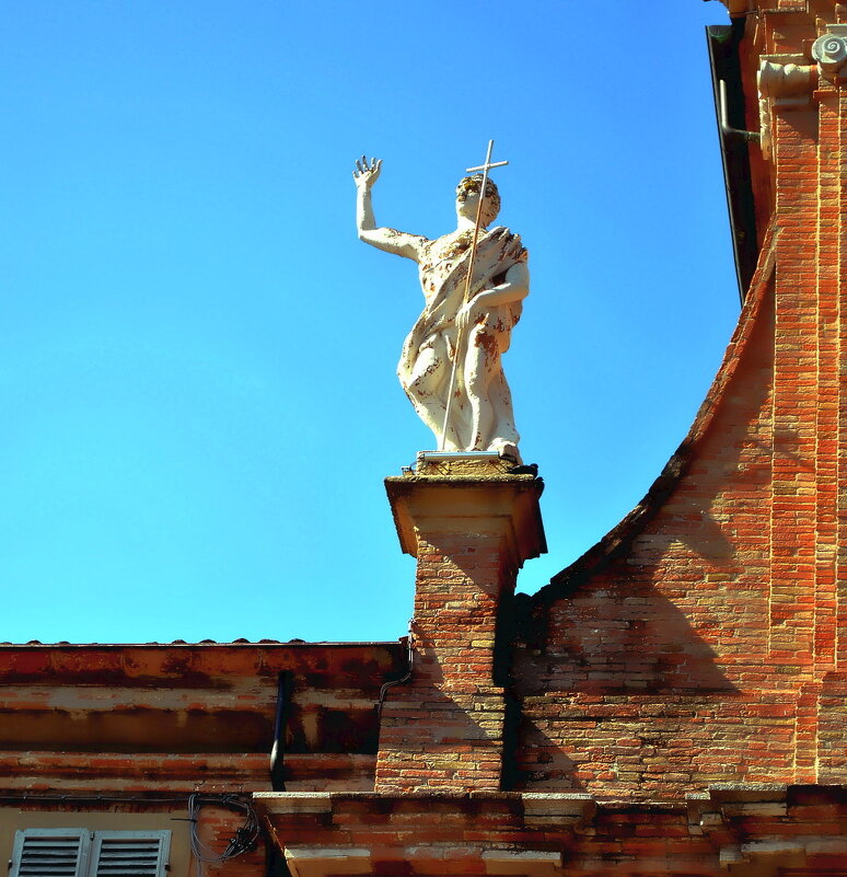 Скульптура на  церкви Сан-Джованни Баттиста в Римини - Ольга Довженко