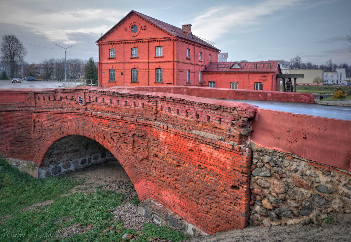 Водяная мельница и арочный мост - Andrey Lomakin