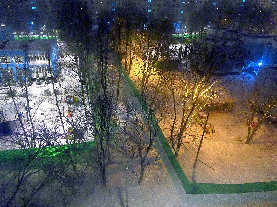 Город спит, а снег идёт. - Ольга Довженко