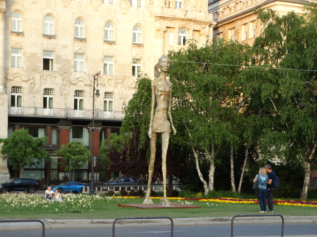 Девушка в Будапеште - svk *
