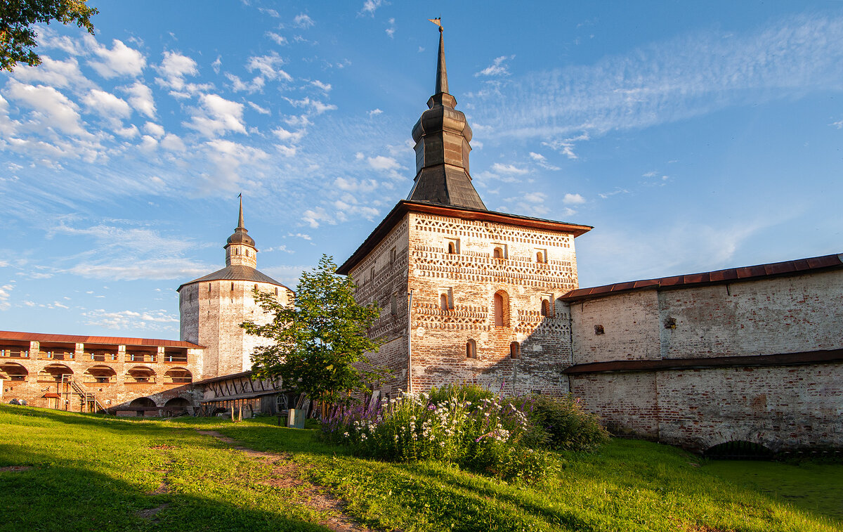 Кирилло-Белозерский монастырь. Сторожевые башни - Galina 