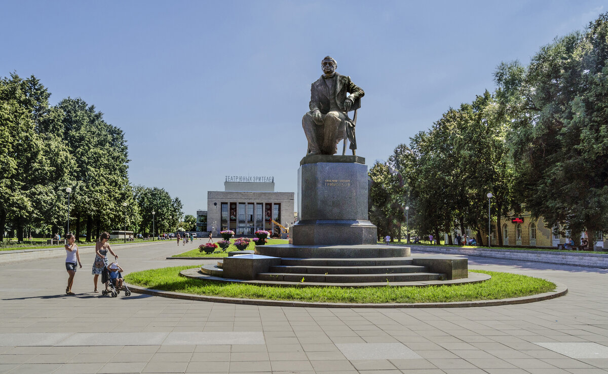 Это писатель и дипломат Грибоедов. - Стальбаум Юрий 