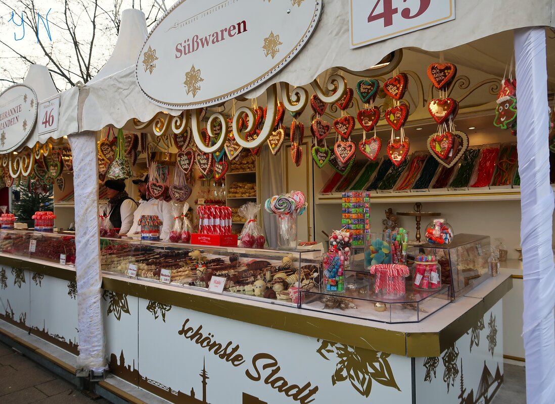 Рождественский базар в Гамбурге. Сладости - Nina Yudicheva