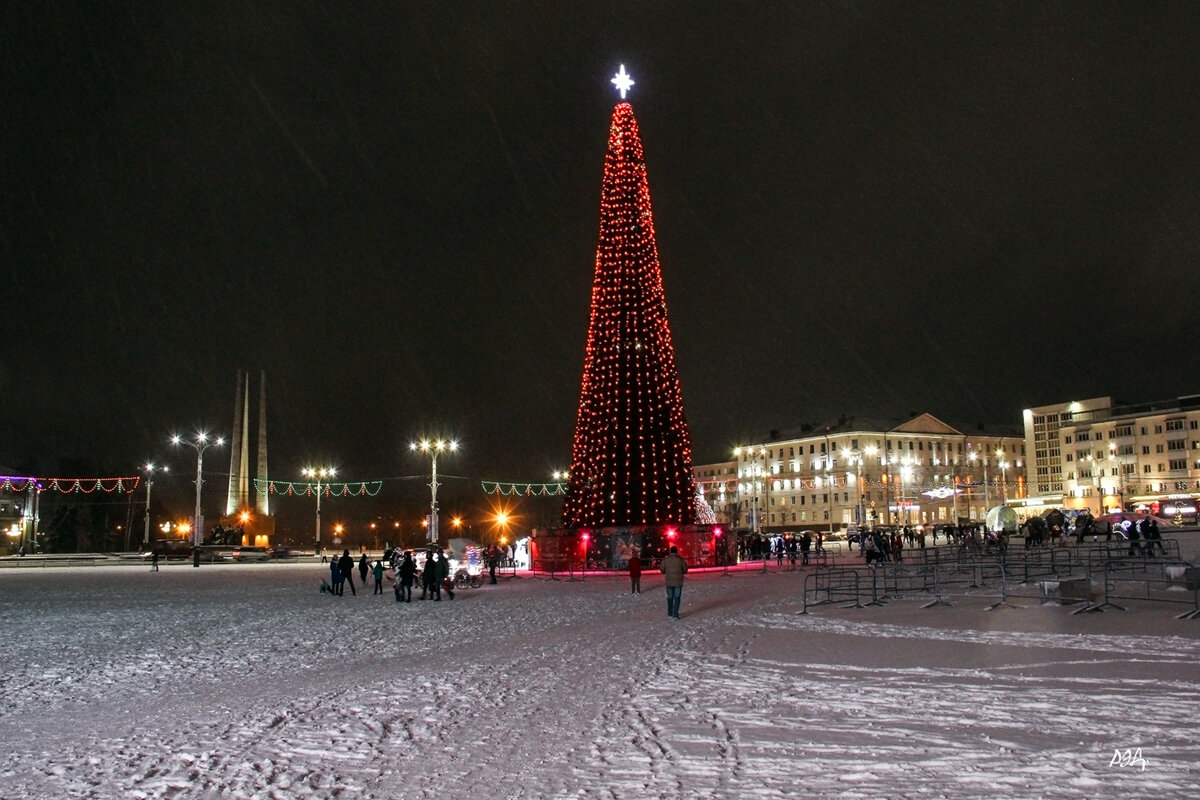 *** - Роланд Дубровский