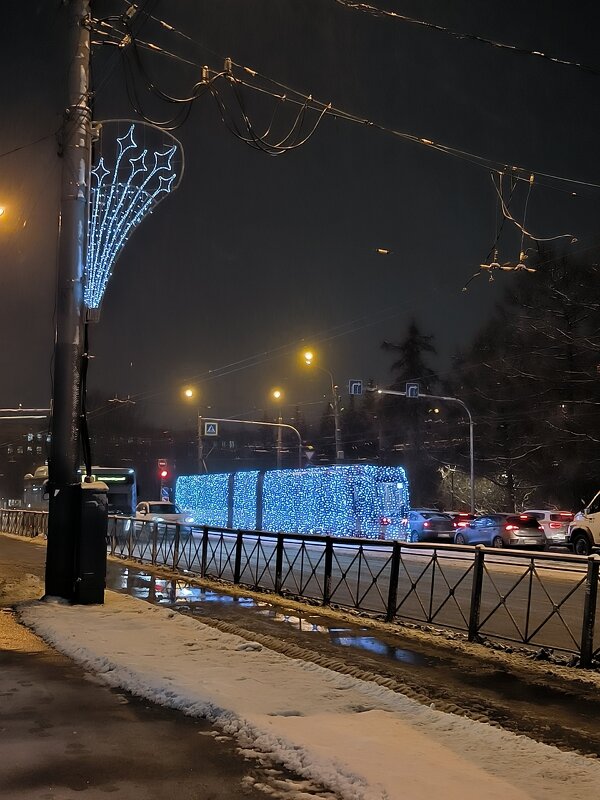 Новогодний трамвай на улицах Петербурга. - Ольга 