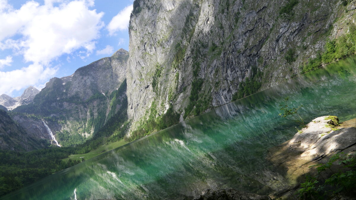 Schanau-Königssee vorbei gefaren. Wasserfall St-Bartholomä - "The Natural World" Александер