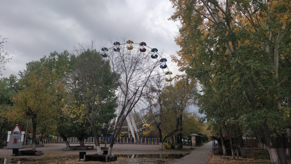 В городском парке - Андрей Хлопонин