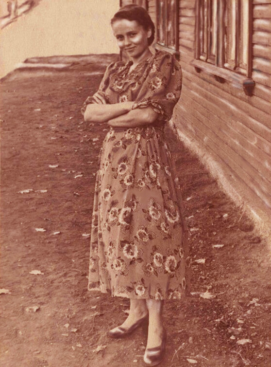 Советская девушка Катя... Неизвестный автор, 1957 год. - Ринат Засовский