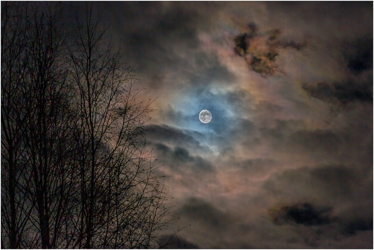 Луна за облаками. - Валентин Кузьмин