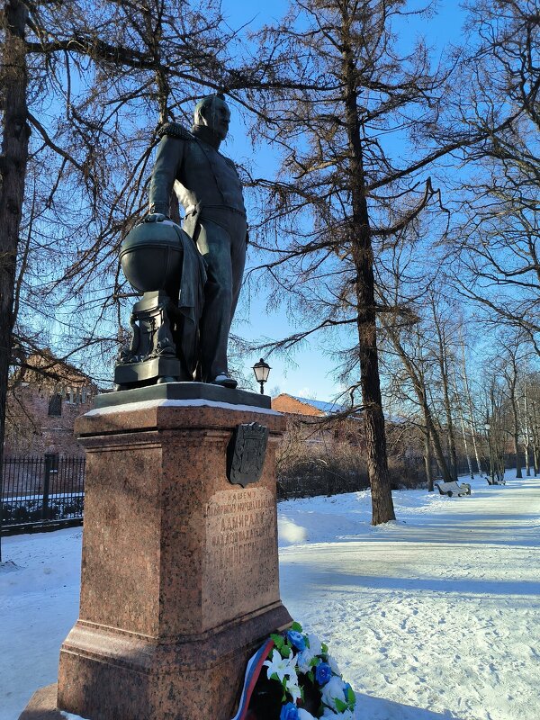 Кронштадт. Памятник адмиралу Ф.Ф. Беллинсгаузену. - Ольга 