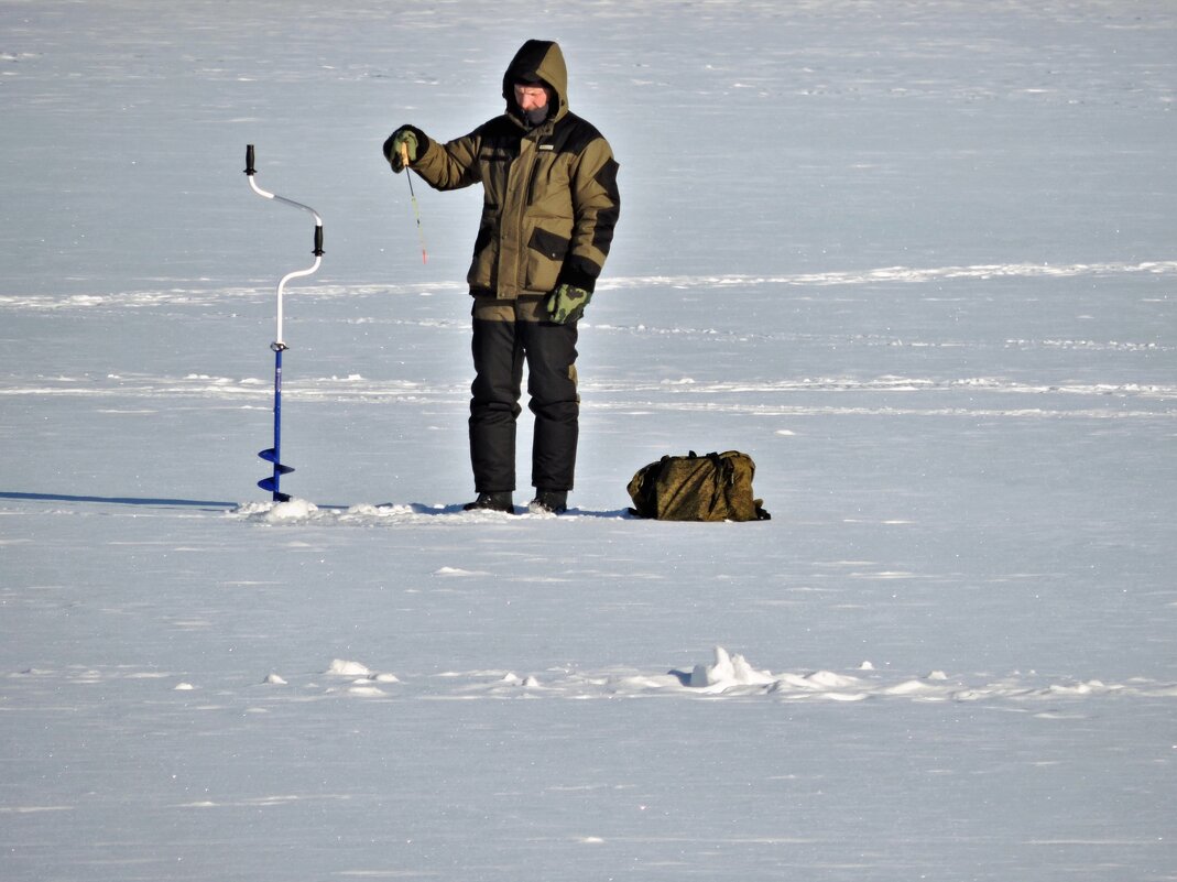 Одинокий рыбак в морозный день - Мария Васильева
