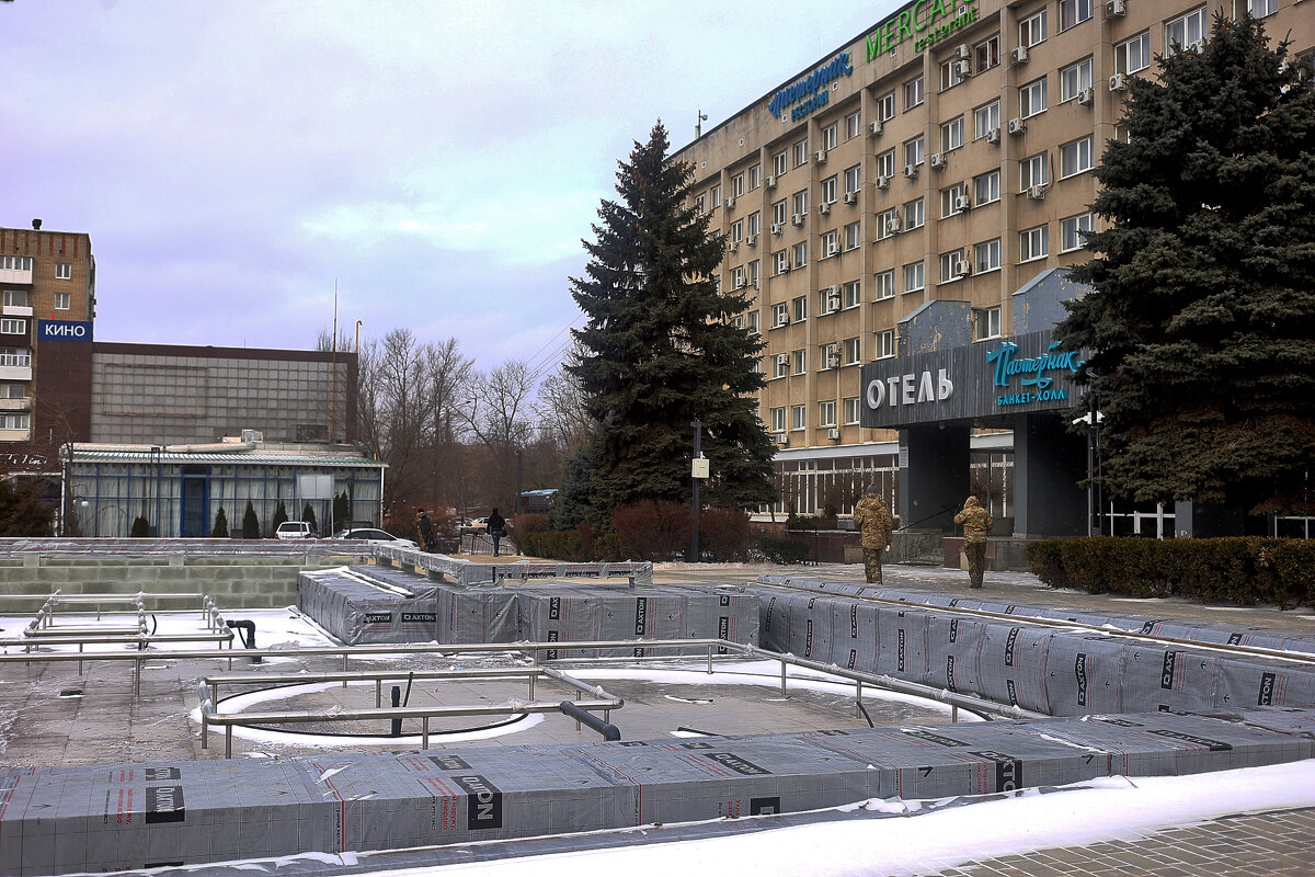Будущий фонтан перед гостиницей - Юрий Гайворонский