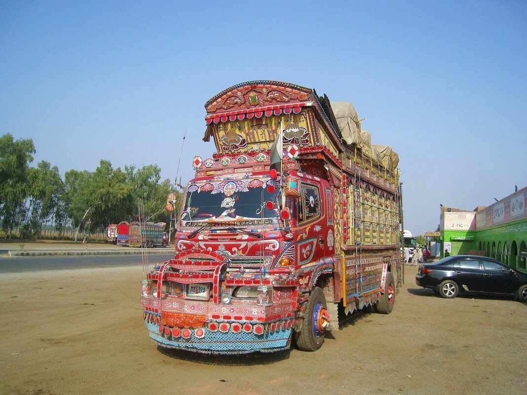 Пакистанские грузовики самые красивые в мире. - unix (Илья Утропов)