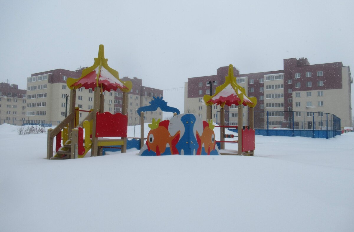 Детская площадка - Андрей Макурин