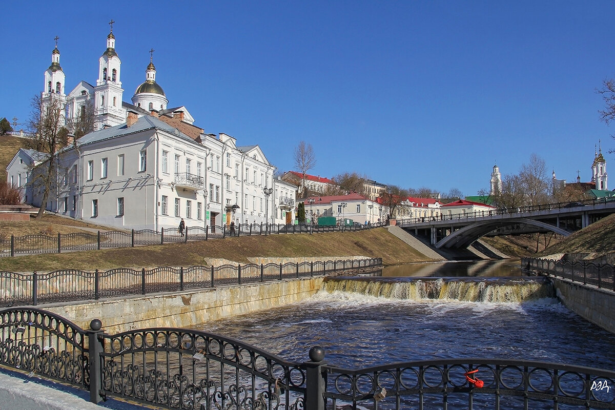 *** - Роланд Дубровский