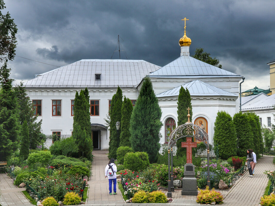 На территории Казанского женского монастыря - Irene Irene