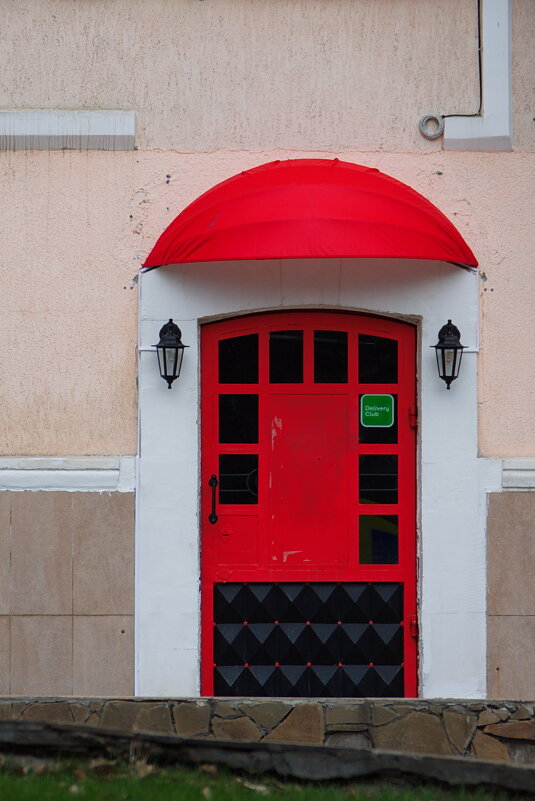 Red Door - M Marikfoto