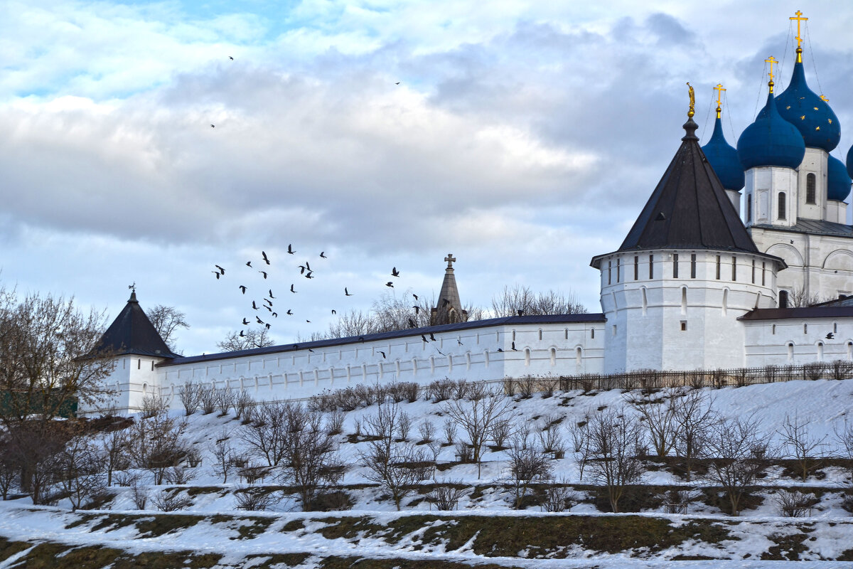 Древние стены Высоцкого монастыря. - Александра Климина