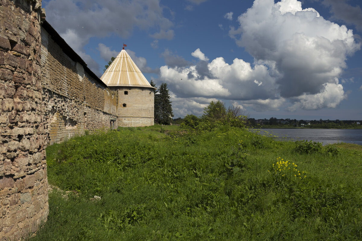 Крепость Орешек получила своё имя от названия Орехового острова, на котором она была основана в 1323 - Светлана Тихонина