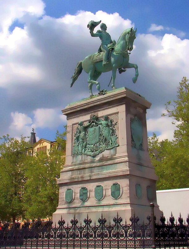 Люксембург.  Памятник герцогу Вильгельму II - Ольга Довженко