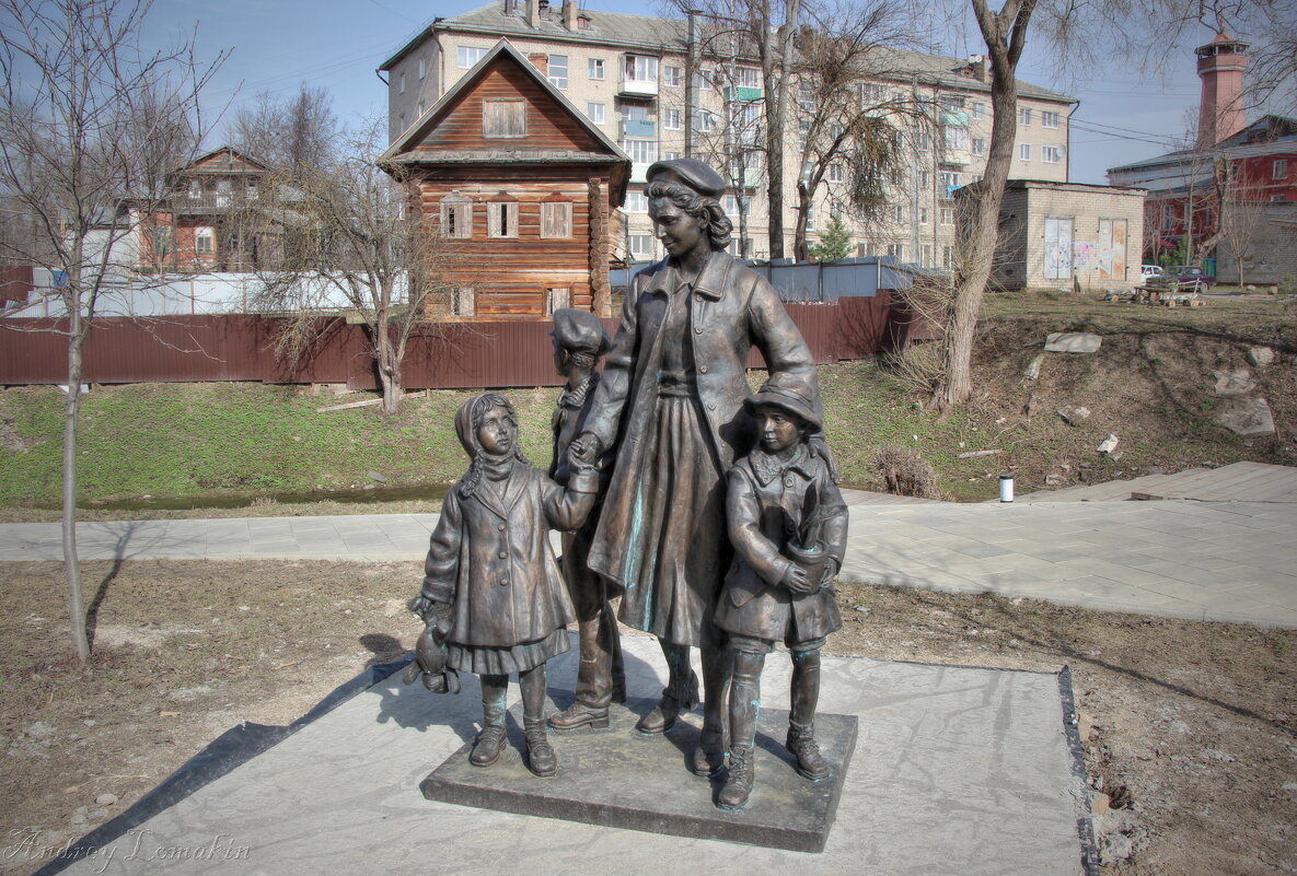 Памятник детям блокадного Ленинграда в Угличе - Andrey Lomakin