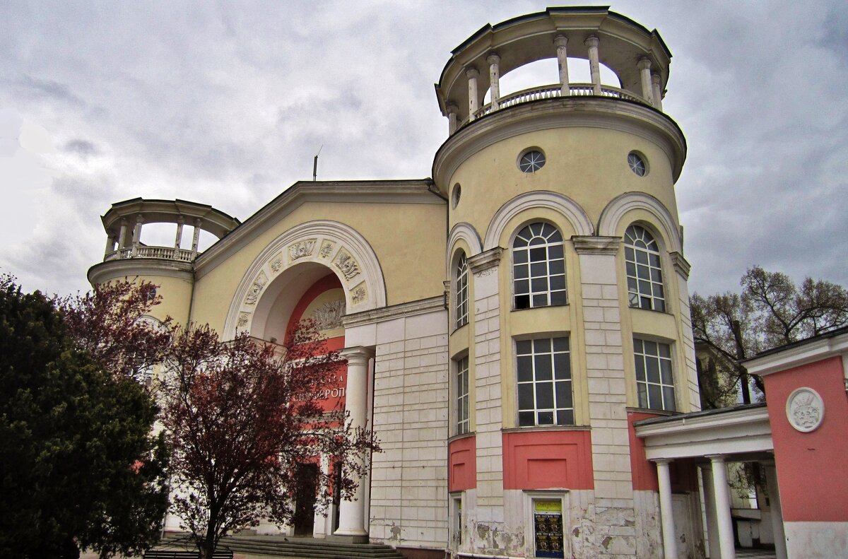 Здание кинотеатра «Симферополь» - памятник архитектуры и визитная карточка города - Елена (ЛенаРа)