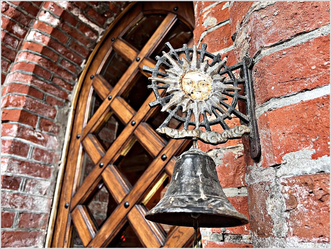 Старинный колокол. - Валерия Комова
