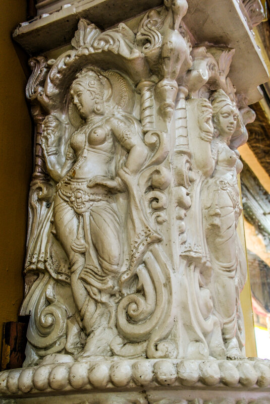 Скульптура в храме Шри Махалакшми - Георгий А