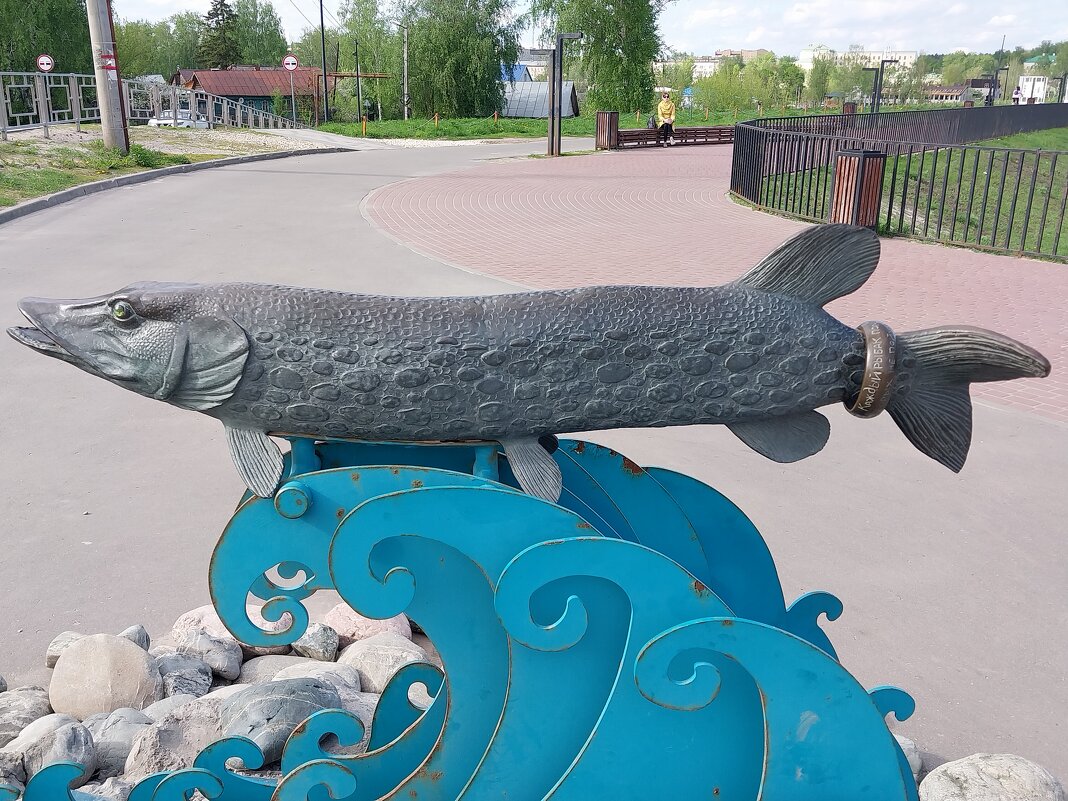 Арт объект Щука на набережной в Выксе - Tarka 