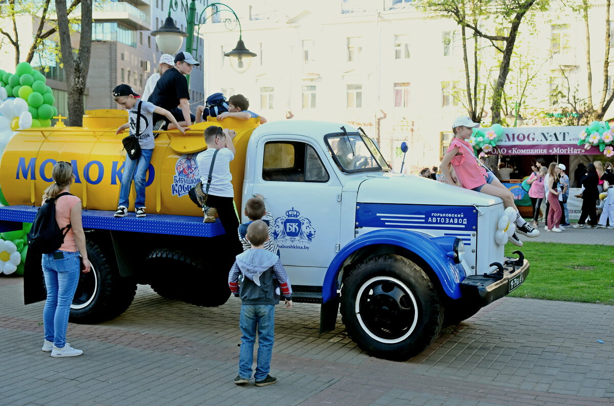 ..пейте дети молоко--будете  здоровы... - Георгий Никонов