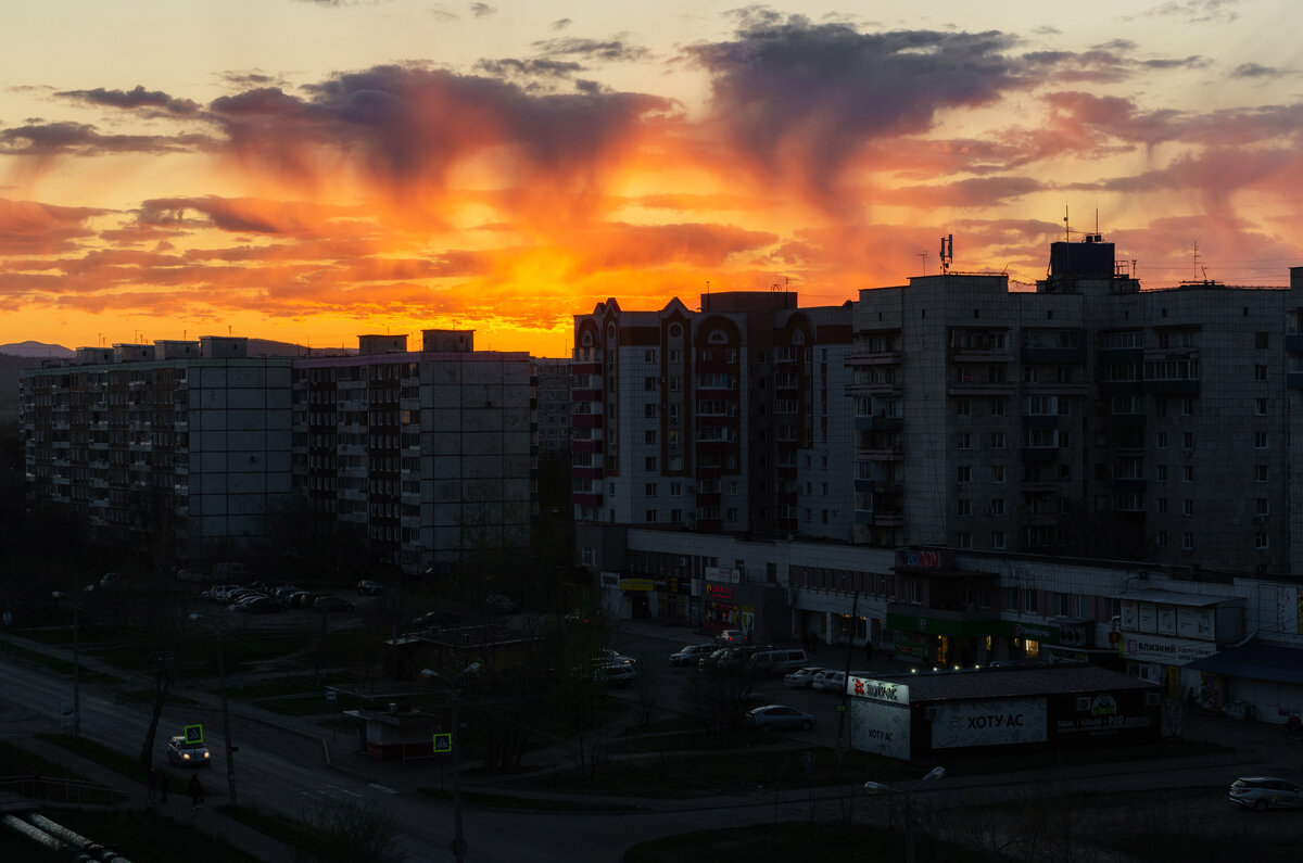 В закатных сумерках. - Виктор Иванович Чернюк