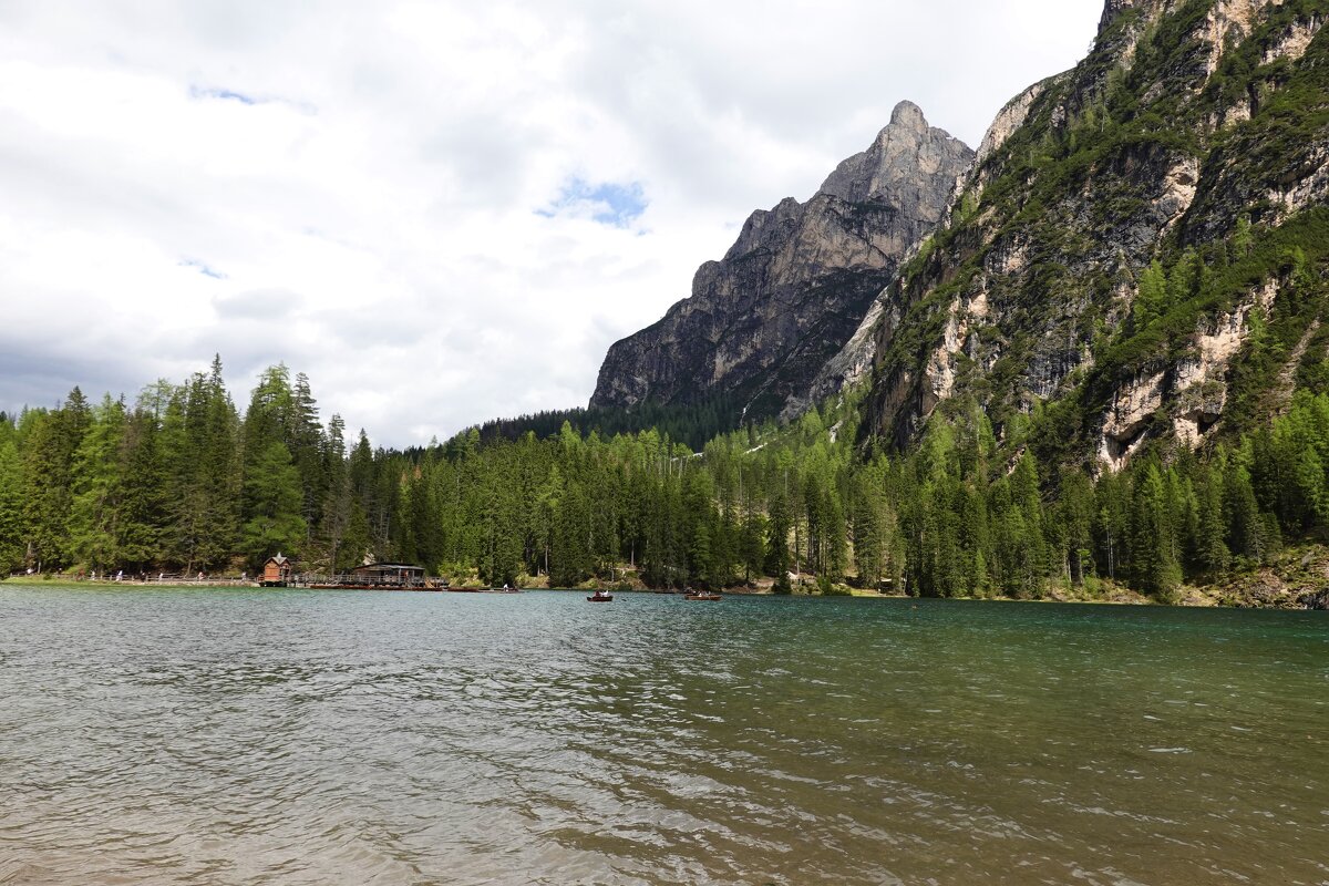 Pragser  Wildsee) — озеро в Доломитовых Альпах в Южном Тироле, Италия.... - Галина 
