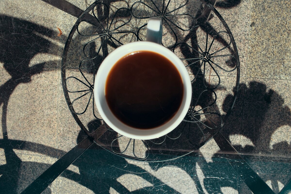 Чашечка кофе на балкончике на Тверской улице. - Татьяна Помогалова
