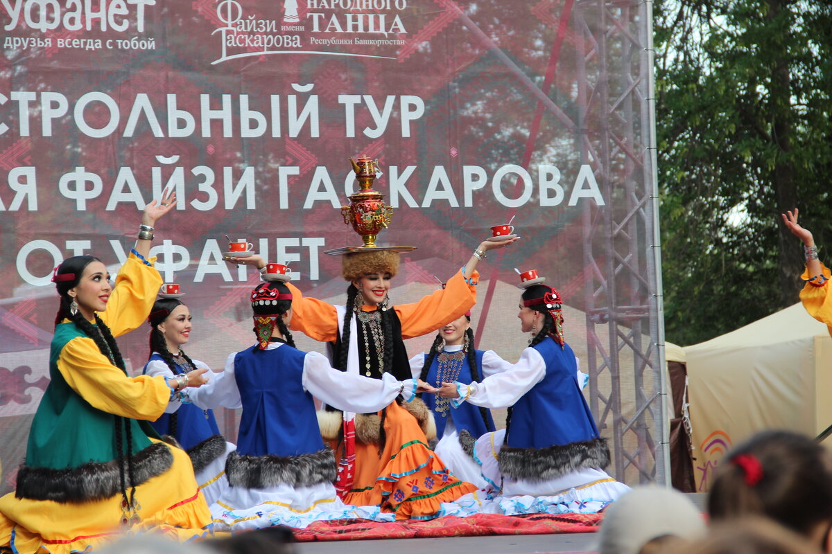 Танцевальный ансамбль. - Венера Чуйкова