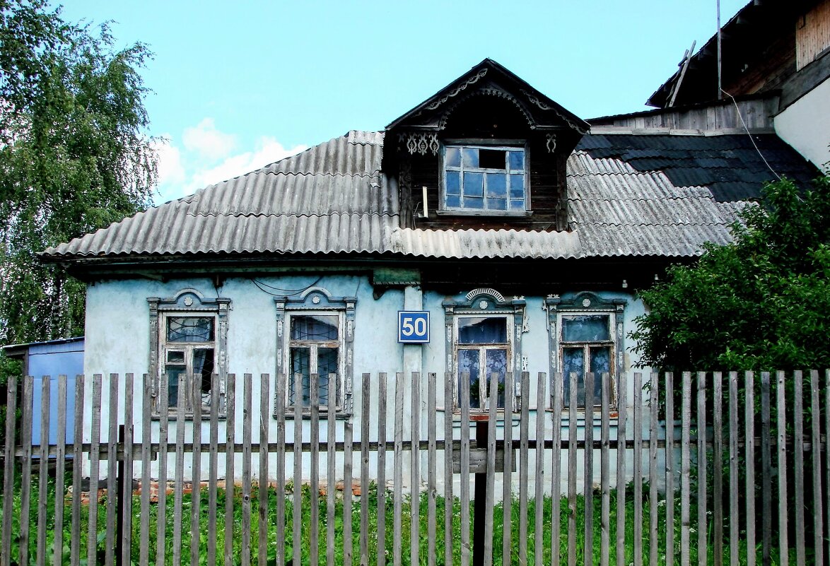 Старенький домик с красивыми занавесками,,, :: Анатолий Колосов –  Социальная сеть ФотоКто