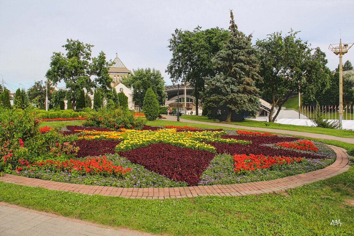 *** - Роланд Дубровский