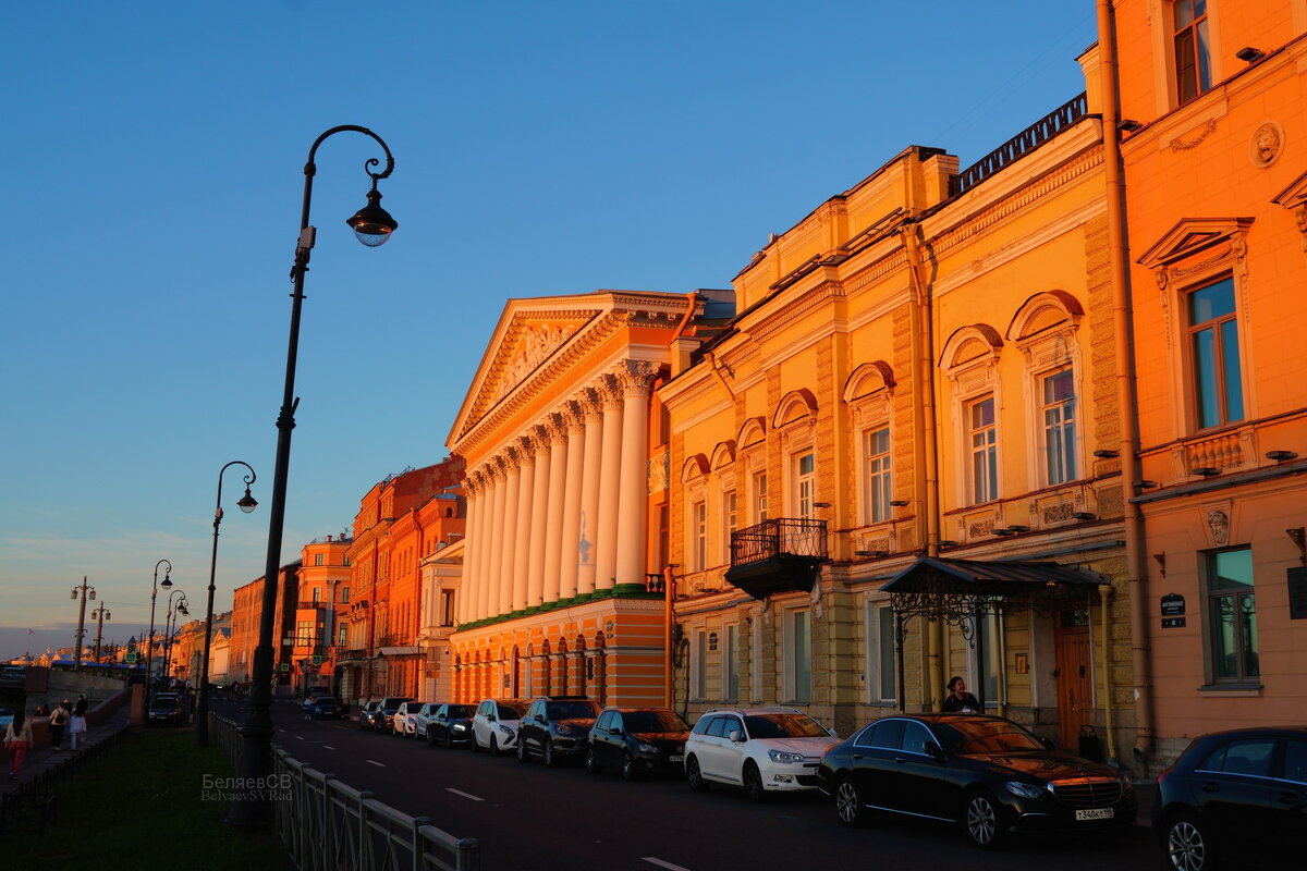 Английская набережная в Санкт-Петербурге в закатном цвете - Сергей Беляев