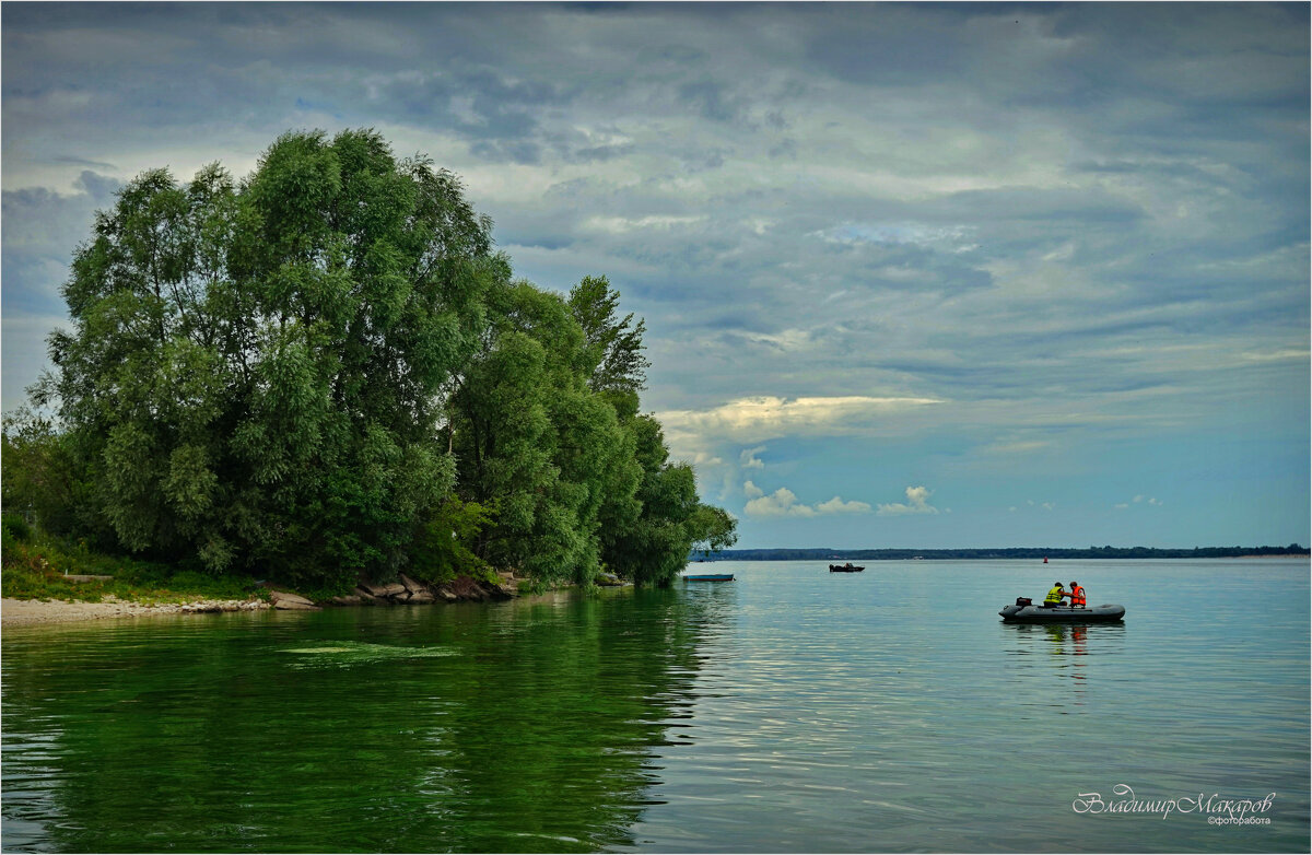 "Зацвела вода в реке"© - Владимир Макаров