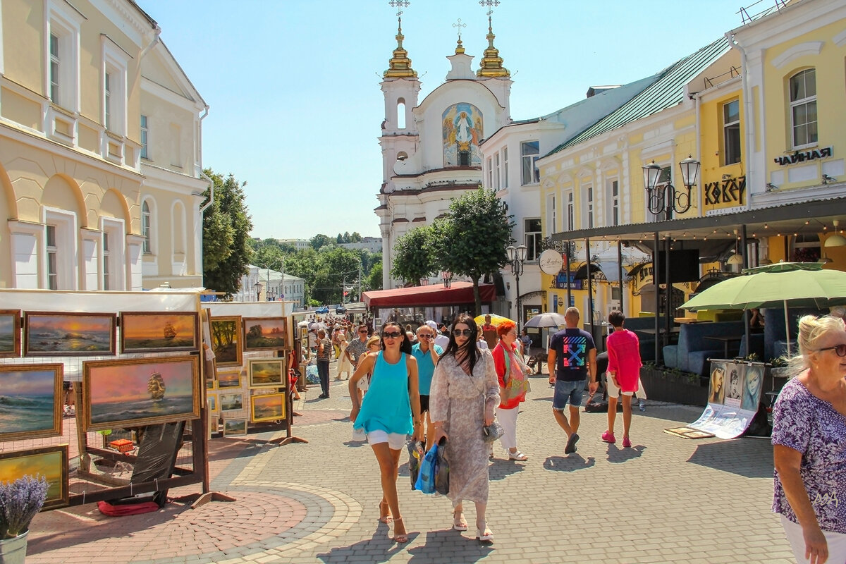 *** - Роланд Дубровский