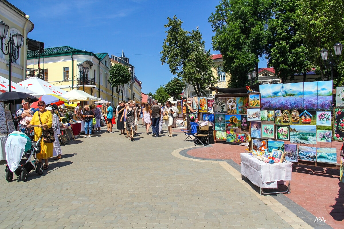 *** - Роланд Дубровский