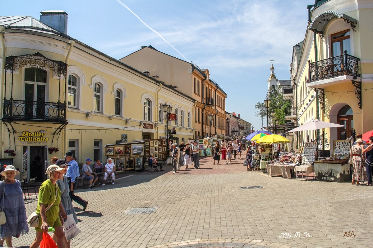 *** - Роланд Дубровский