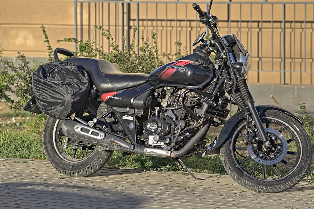 Мотоцикл Bajaj Avenger 220 - Giant Tao /