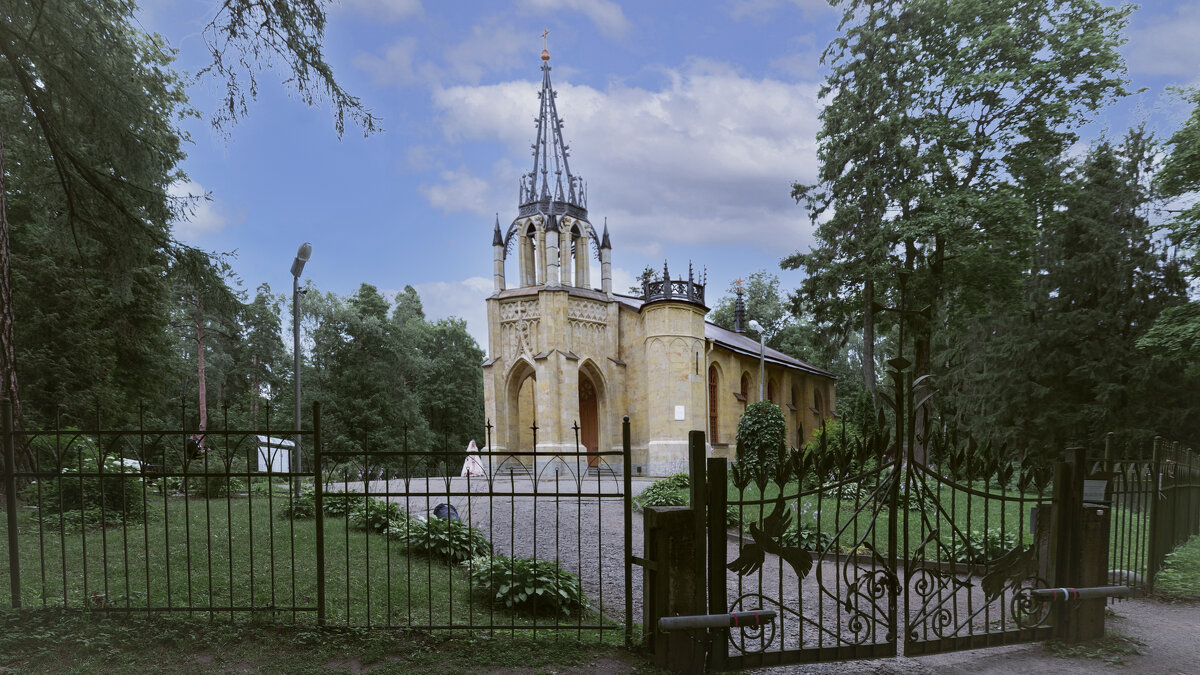 Шуваловский парк. Церковь Петра и Павла в Парголово, СПб. - Сергей 