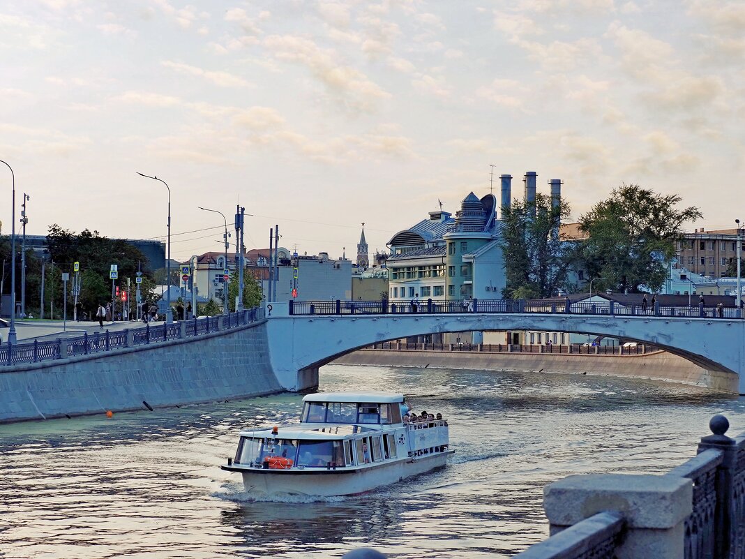 Вечер на городской реке - one-eyed Bo