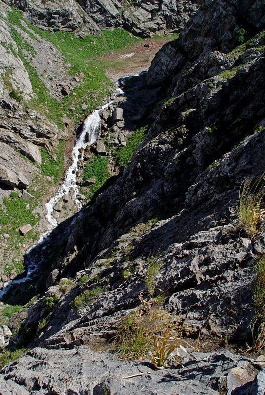 ДОЛИНА БАДАКСАЯ, водопад. - Виктор Осипчук