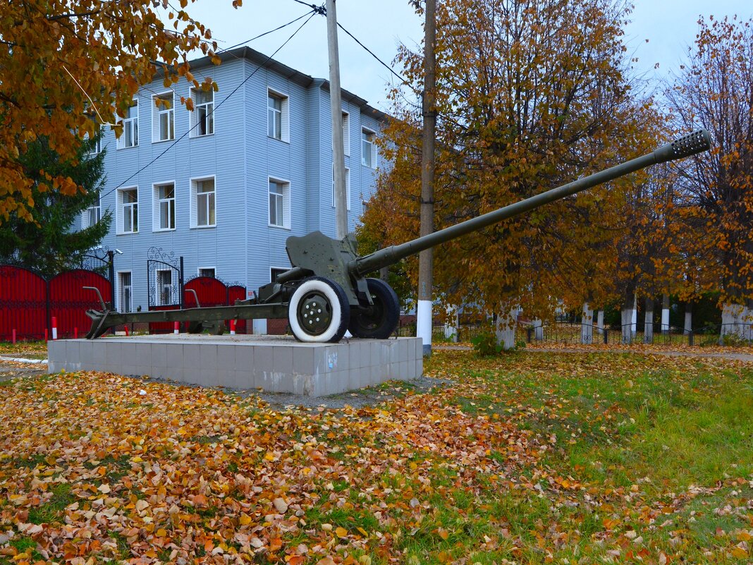 Цивильск. Памятник противотанковой пушке Д-48. - Пётр Чернега