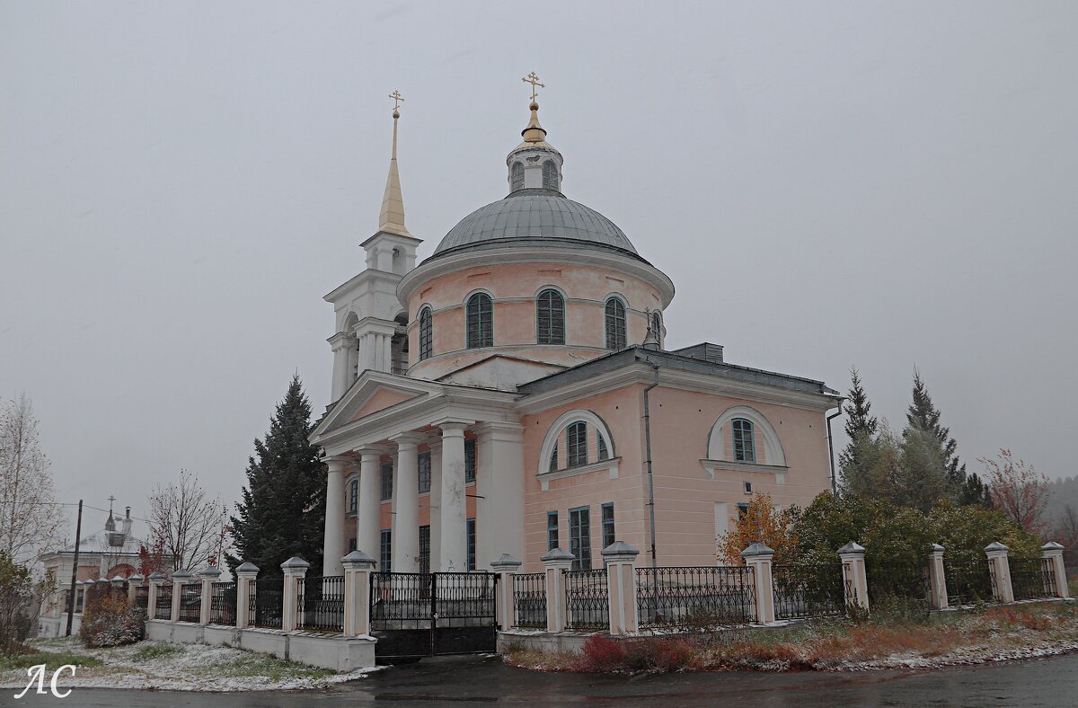 Храм Николая Чудотворца внутри - Любовь Сахарова