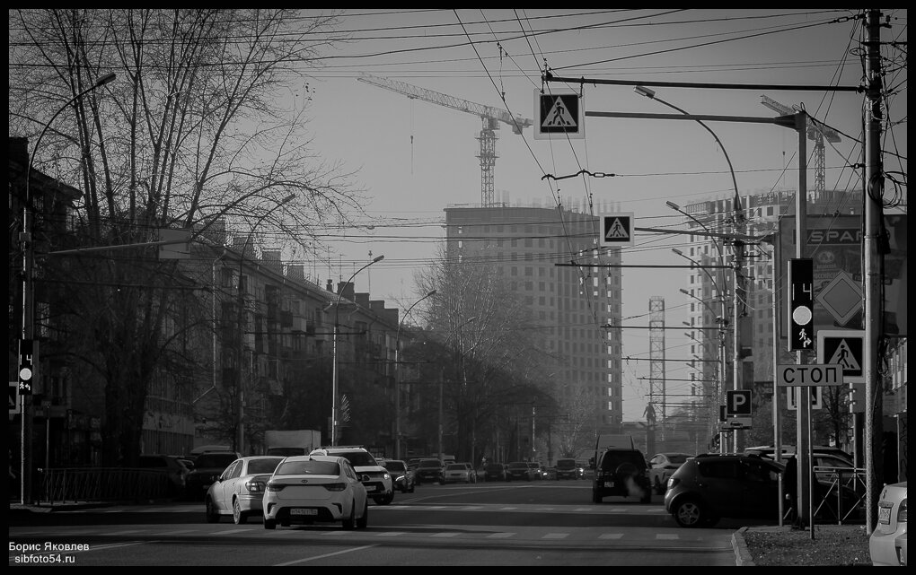 Город вверх теперь растёт. - Борис Яковлев