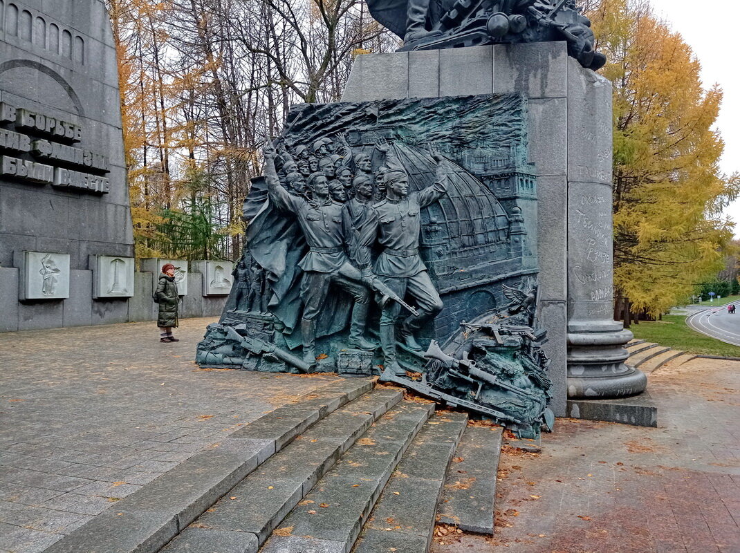 В борьбе против фашизма мы были вместеудалитьредактировать - Александр Чеботарь